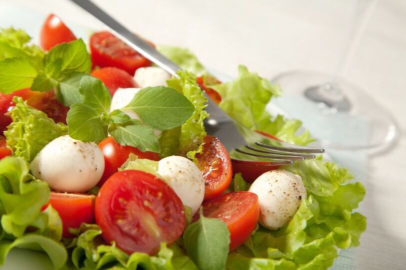 Dukan diyeti için sebze salatası