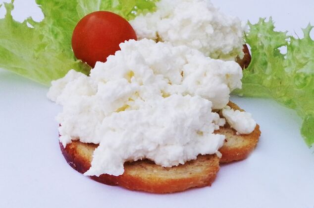 Düşük kalorili süzme peynir - 6 yapraklı diyetin beşinci gününün temeli